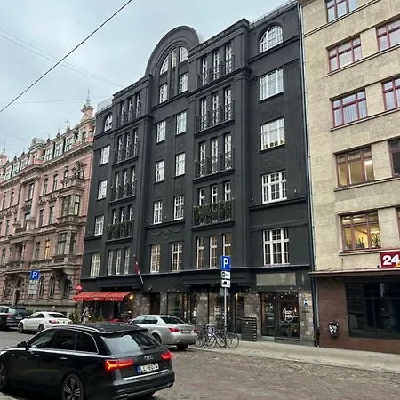 B34 Loft Apartment *